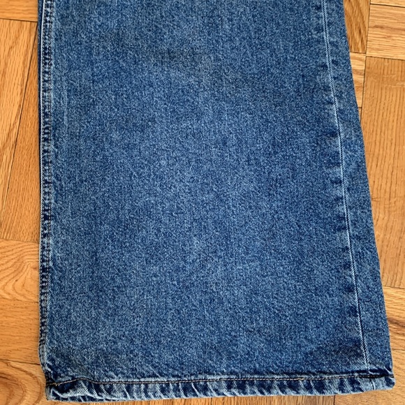 Brand NEW Ripped Knee Jeans - Picture 3 of 9